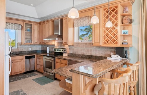 George Town Villa | Villa am Wasser mit Inc-Dock, nur wenige Schritte vom neuen Pool und Restaurant entfernt. 3b / r 3. 5bath