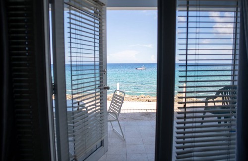 George Town Eigentumswohnung | Waterfront with gorgeous views and direct access to the sea and George Town!