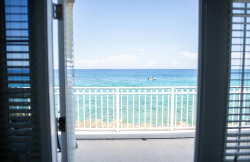 George Town Eigentumswohnung | Waterfront with gorgeous views and direct access to the sea and George Town!