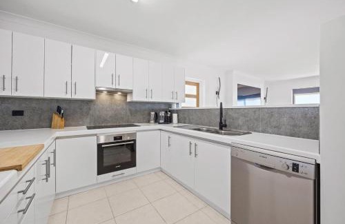 Dawesville Haus | Waterfront Wonder in Dawesville