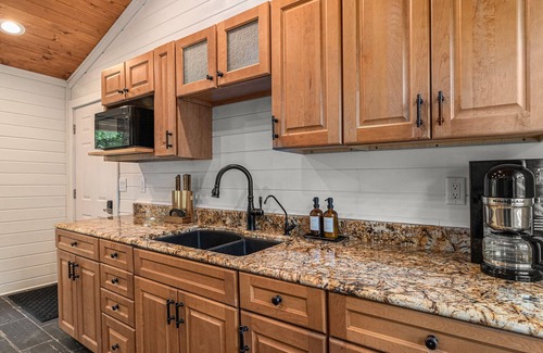 Grass Lake Hütte | Waterloo Cottage - Beautiful Lakefront Cottage at Clear Lake Near Chelsea, MI.