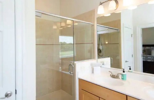 Cambridge Haus | Waterside 4-Bedroom Chesapeake Styled Townhome