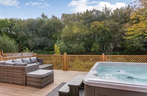 Rastrick Haus | Waterside Lodge Five -Uk38263