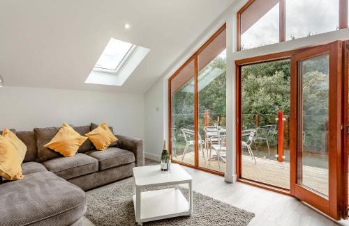 Rastrick Haus | Waterside Lodge Five -Uk38263