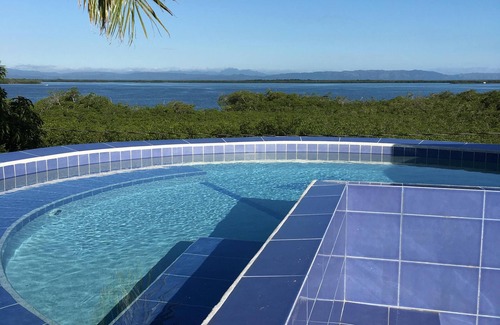 Placencia Villa | Waterside Ruhe mit Pool auf dem Dach. Unter einem neuen Eigentümer