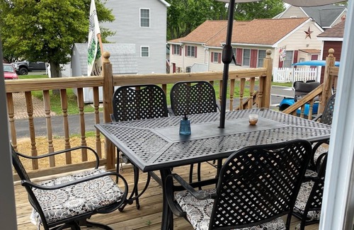 Earlville Hütte | Waterview Cottage with Amazing Sunsets overlooking The Chesapeake Bay