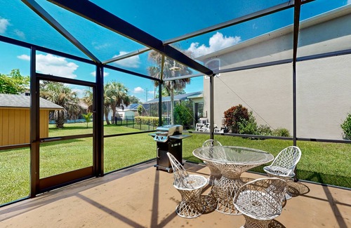 Cocoa Wohnung | Waterview studio w/shared boat access, pier fishing, WiFi