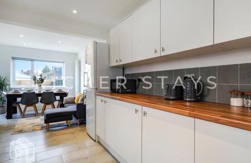 Watford Haus | Watford Large 5BR Home - Contractors & Families