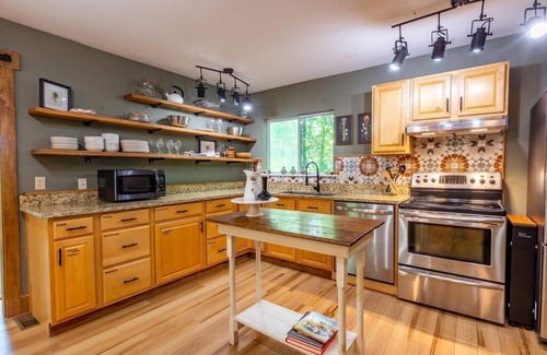 Spring City Haus | Watts Bar Tree House