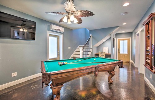 Waveland Haus | Waveland Family House, 4-Minute Drive to the Beach