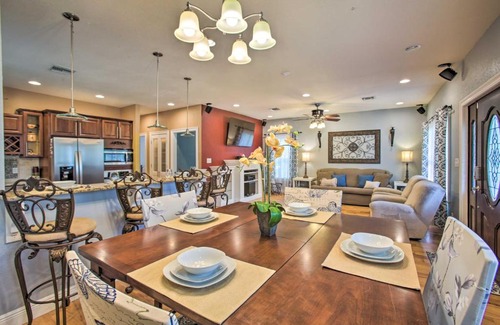 Waveland Haus | Waveland Family House, 4-Minute Drive to the Beach