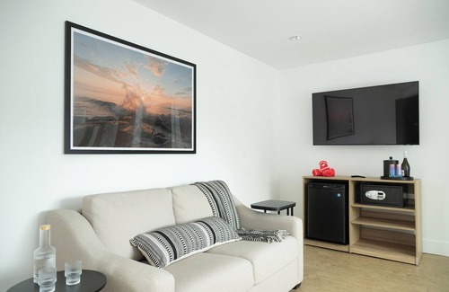 Rehoboth Beach Hotel | Wayfinder Suite | The Waypoint | Spacious Layout for Longer Rehoboth Stays