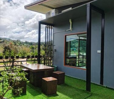 Huai Makhuea Som Hotel | WC Coffee&ไร่หวานซึ้ง
