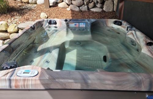 Thompsonville Haus | Weatherwood - Gorgeous Luxury Cabin With Spa!