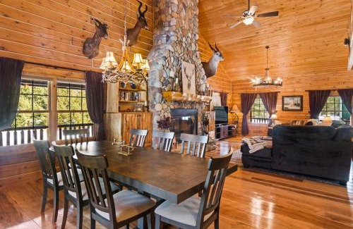 Thompsonville Haus | Weatherwood - Gorgeous Luxury Cabin With Spa!
