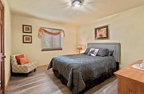 Spring Valley Kabine | Webbel Alliance Basecamp - Galactic Lake Views, Hot Tub, WiFi, Family Adventures