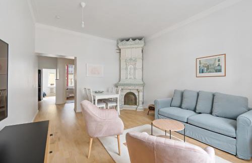 Punavuori Wohnung | WeHost Fabulous 2BR in Prestigious Punavuori @Iso Roobertinkatu 26