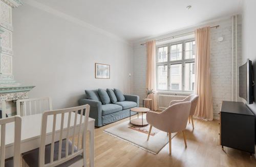 Punavuori Wohnung | WeHost Fabulous 2BR in Prestigious Punavuori @Iso Roobertinkatu 26