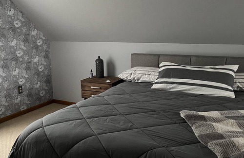 Mount Morris Township Haus | Welcome Home - quiet location - lots of trees - your stop to North Michigan