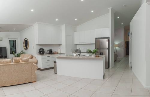 Oonoonba Haus | Welcome River View Haven, your stylish retreat in the heart of Townsville!