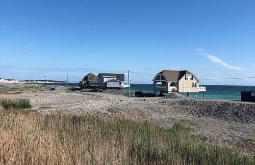 Minot Haus | Welcome to "A Stones Throw" Cottage located steps from the beach.