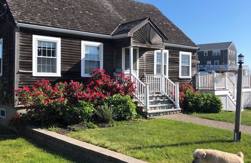 Minot Haus | Welcome to "A Stones Throw" Cottage located steps from the beach.
