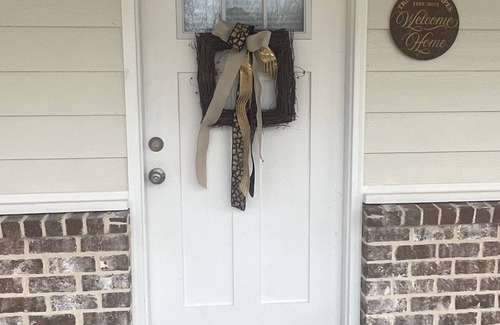 Guntown Hütte | Welcome to Cozy Comfortable True JOI. Charming 1-bedroom cottage in Guntown