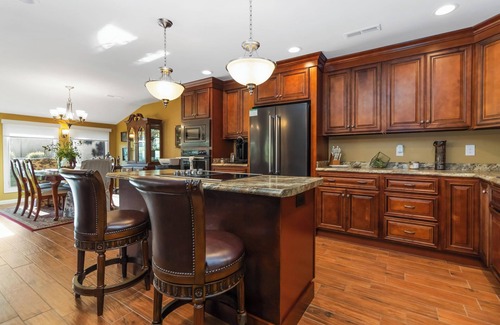 Bronston Eigentumswohnung | Welcome to Double Eagle on Seven- Lake Cumberland's Elegant Golf Side Retreat