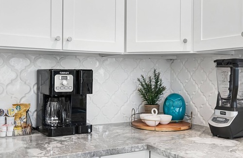 South Corals Haus | Welcome to Happy Daze, A Centrally Located Tropical Pool Home!!!