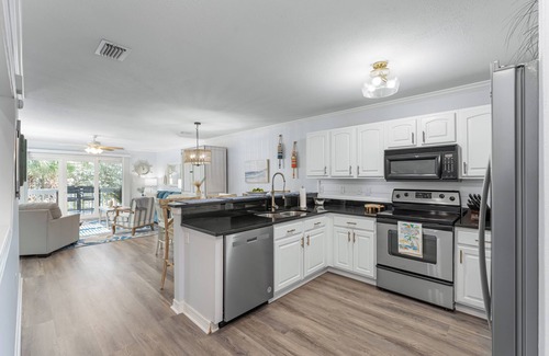 Sugar Beach Haus | Welcome to Island Breeze Townhome located on beautiful Navarre Beach Florida.