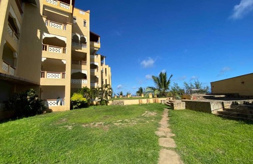 Bamburi Wohnung | Welcome to Lily Homes and enjoy the beachfront bliss at your doorstep.