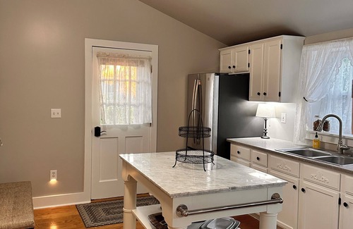 Dexter Haus | Welcome to our charming 1850's cottage-style home - Frances House