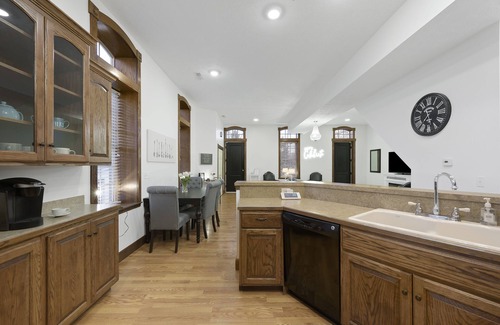 Elyria Haus | Welcome to our Sweet Little Retreat!