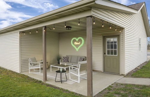 Elyria Haus | Welcome to our Sweet Little Retreat!