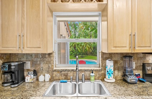 Poinsettia Heights Haus | Willkommen auf der Palm Terrace, einem tropischen Paradies mit großzügigen und privaten Grundstücken!