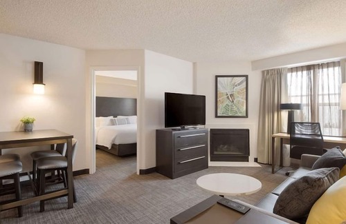 Reno/Tahoe Airport Hotel | Welcome to Paradise! Unit w/ Full Kitchen, Near Fleischmann Planetarium
