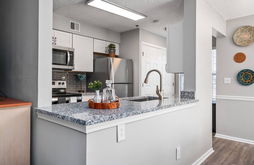 Sycamore Ridge Wohnung | Welcome to The Conservatory, your dream home away from home in Atlanta.