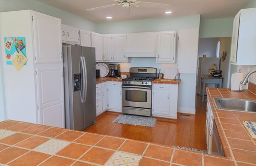 White Stone Haus | Welcome to The Cove - a spacious 6-bedroom house located in charming White Stone