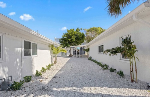 Cocoa Beach Wohnung | Welcome to The Drift – Your Laid-Back Beach Escape in Cocoa Beach!