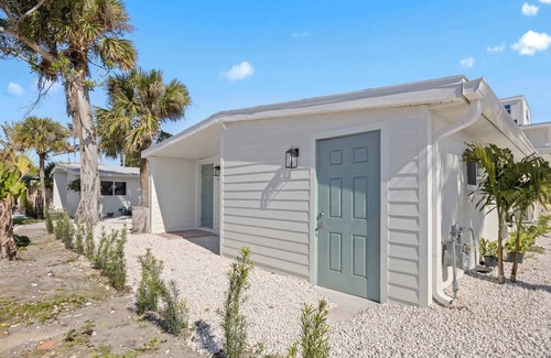 Cocoa Beach Wohnung | Welcome to The Drift – Your Laid-Back Beach Escape in Cocoa Beach!