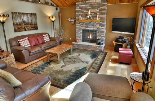 Minong Kabine | Welcome To The Lazy Dog Lodge Retreat On the 1600 - Acre Minong Flowage!