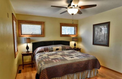 Minong Kabine | Welcome To The Lazy Dog Lodge Retreat On the 1600 - Acre Minong Flowage!