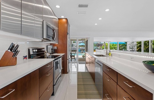 Wilton Manors Haus | Willkommen im Martell House, einem neu gelisteten, zeitgenössischen Juwel in Rivers Bend!