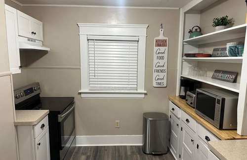 Akron Haus | Welcome to The Perazim!