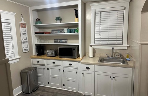 Akron Haus | Welcome to The Perazim!