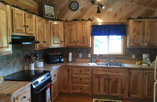 Dundas Kabine | Welcome to The Rustic Retreat where you can rest and relax.