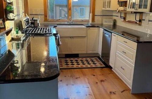 Twin Mountain Kabine | Welcome to “The Tulip” Riverfront Post & Beam