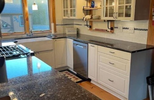 Twin Mountain Kabine | Welcome to “The Tulip” Riverfront Post & Beam