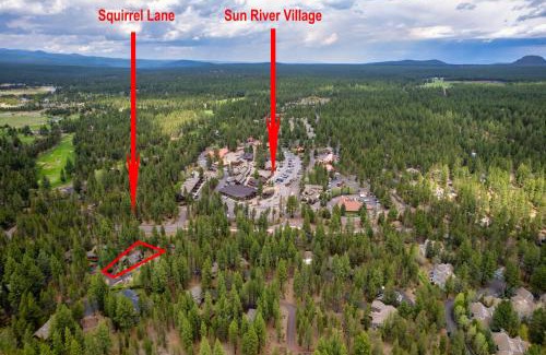 Sunriver Haus | Welcome to The Village Hideout, Steps to the Village, Resort, Golf, SHARC, AC, Hot-tub, Grill and Bikes