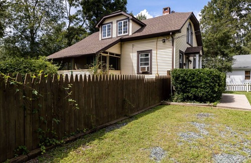 Fry's Spring Haus | Cozy home amazing location walk to UVA/Stadium